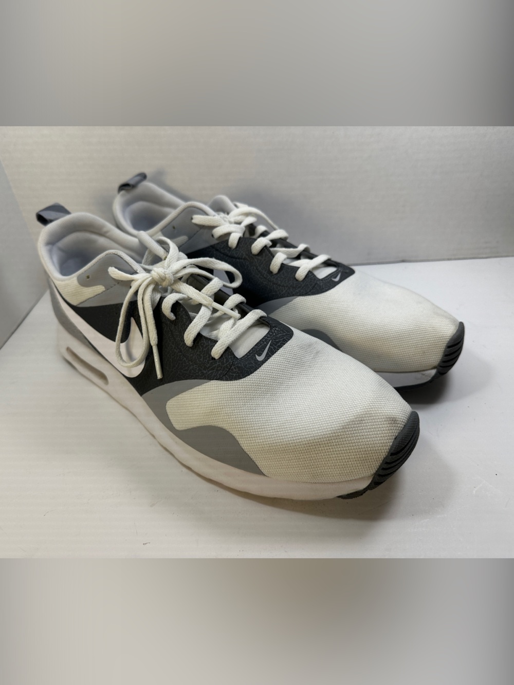 Nike Air Max Tavas Men’s Shoes Sneakers White and Gray Lightweight